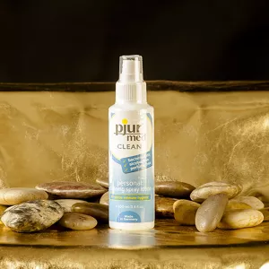 Pjur Toy Clean Spray – korkealaatuinen, dermatologisesti testattu seksilelujen ja intiimihygienian puhdistusaine Chambers of Lovelta. Turvallinen, tehokas ja hellävarainen kaikille materiaaleille.