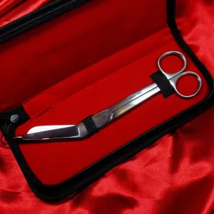 Säkerhetssax 200 mm från Chambers of Love med fodral Säkerhetssax för säker bondage och snabb frigöring vid panik eller vid kramp.