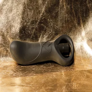 Koe ylellisyyden ja nautinnon täydellinen tasapaino Love Toyn Silicone Fantasy Pull Plugilla Chambers of Lovelta.