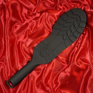 Silikon-Schuhpaddle – flexible und hygienische Paddle in Schuhform für kreative und intensive BDSM Sessions von Chambers of Love.