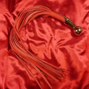 Nahkafloggeri hopeapallokahvalla – punainen mokkanahkafloggeri Chambers of Loven eksklusiivisesta mallistosta.