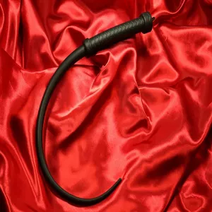 Musta silikoninen single tail Chambers of Lovelta – elegantti, joustava ja ylellinen muotoilu.