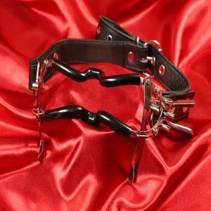 Tandläkargag – Jennings – robust och justerbar munöppnare i metall för säker och kontrollerad munfixering under BDSM-sessioner från Chambers of Love.