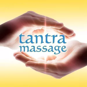 Tantra-hieronta, jossa keskitytään läheisyyteen, rentoutumiseen ja aistilliseen kosketukseen – ainutlaatuinen kokemus Chambers of Lovelta.