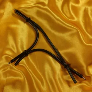 Helix Dreifach Penis und Hoden Käfig von Chambers of Love aus schwarzem Silikon, zerlegt mit drei separaten Ringen.