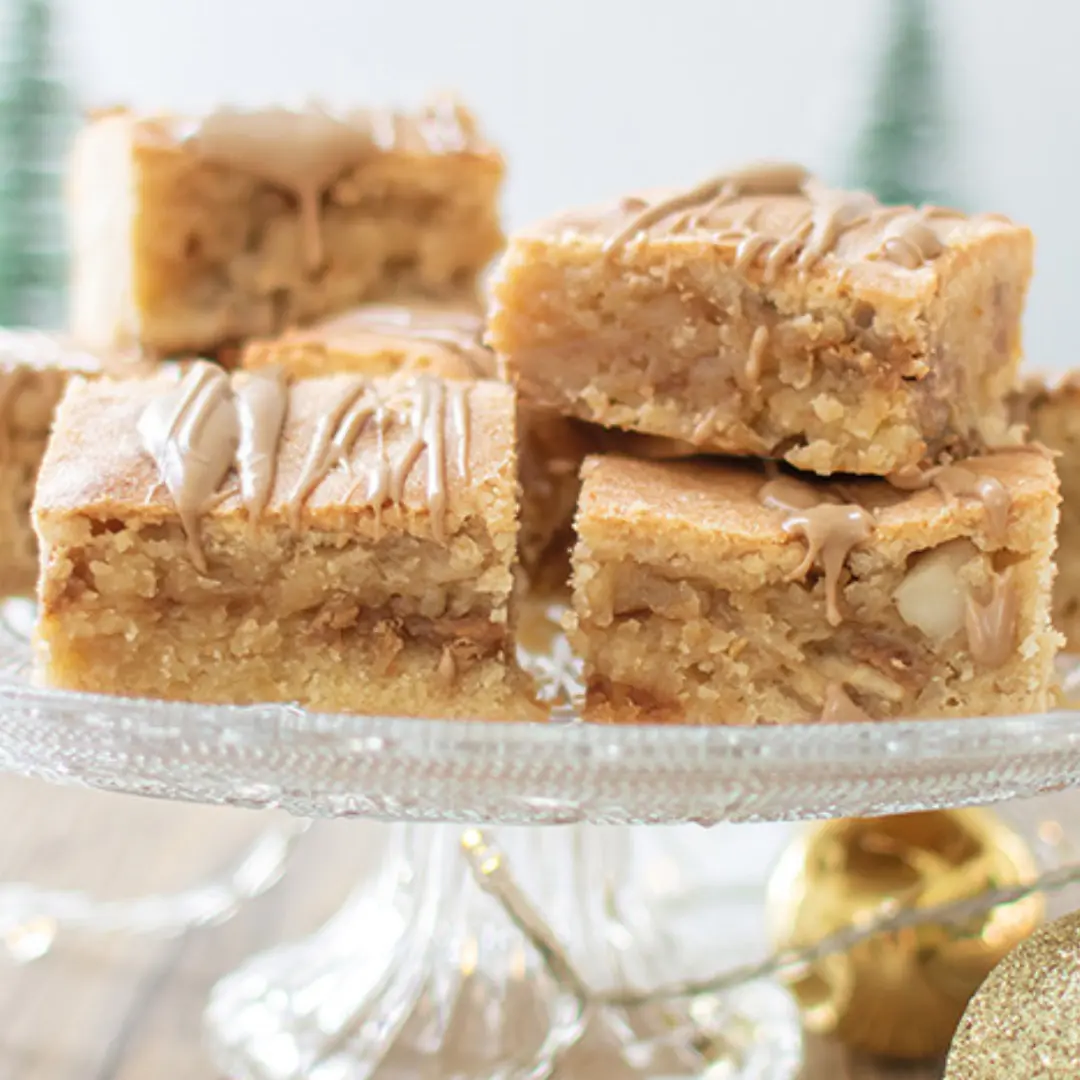 Blondies med vit choklad & karamell Blondies med vit choklad och karamell