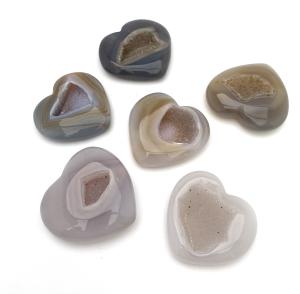 Hjärta agat med kristaller