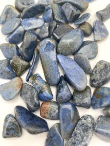 Dumortierit , trumlad