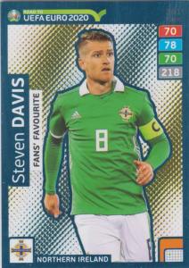 Adrenalyn XL Road to UEFA EURO 2020 #261 Steven Davis (Northern Ireland) - Fans' Favourite