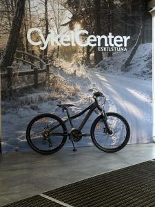 Begagnad Occano Junior Svart/Rosa 18vxl 24tum