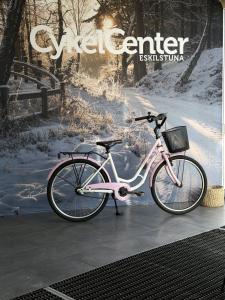 Begagnad Logan  24  3v vit_/rosa