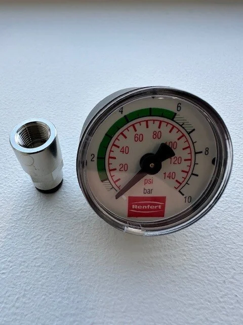 Manometer med anslutning