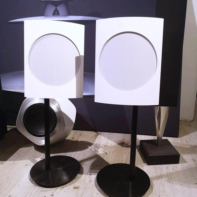 Beolab 17 - White Edition - Inklusive Golvstativ