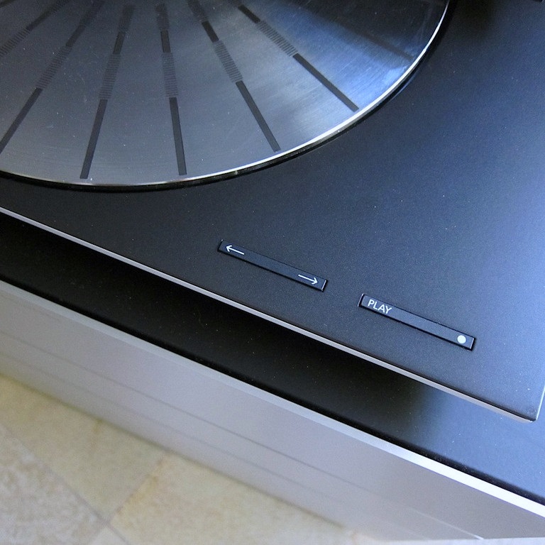 Beogram 4500 vinyl player