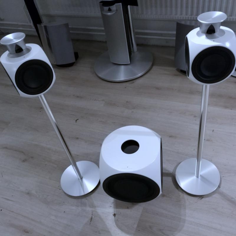 Beolab 3 White Edition - Including floor stand