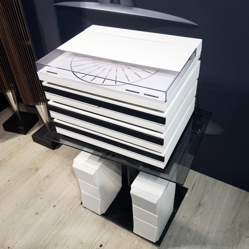 Bang & Olufsen Beosystem 7000 in white