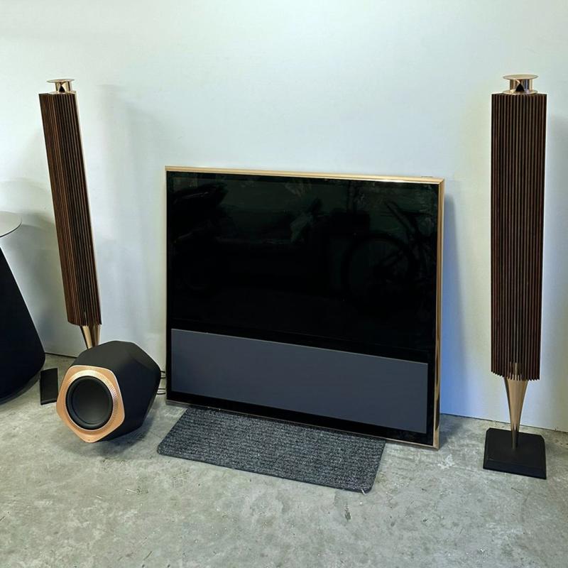 ​Bang & Olufsen 90th birthday, Complete system in "rose gold".