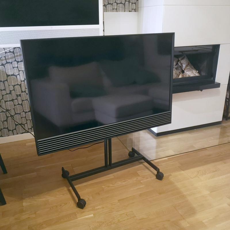 Beovision Horizon 48 Ultra HD TV with Floor stand with wheels