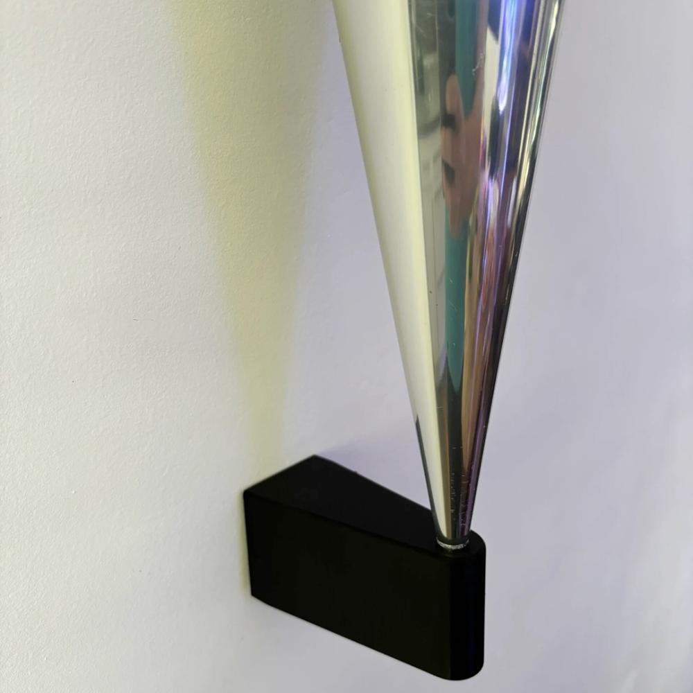 BeoLab 6000/6002 -kaiuttimen seinäkiinnike