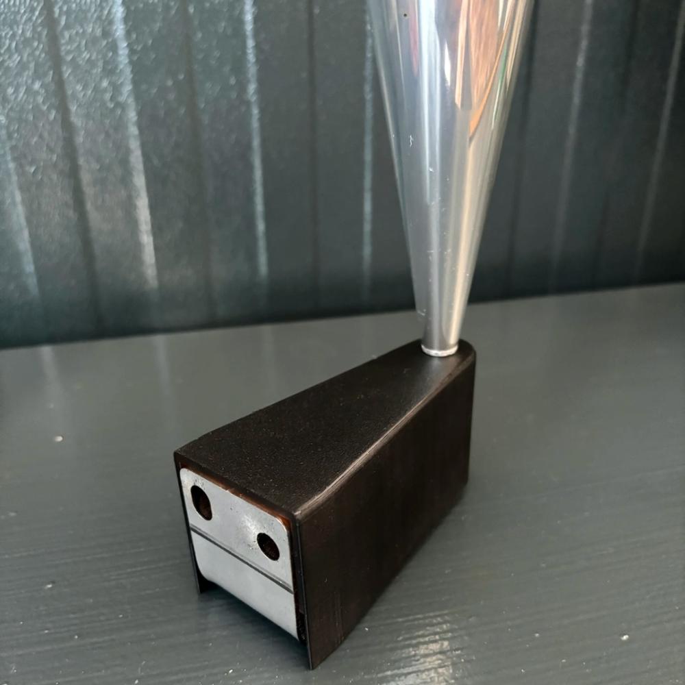 BeoLab 6000/6002 -kaiuttimen seinäkiinnike