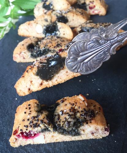 Salmiakkola-biscotti