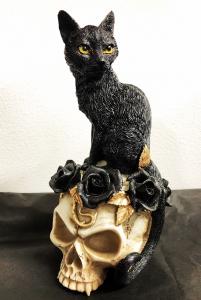 Dekoration, Katt på Döskalle