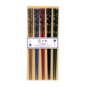 Kutani ätpinnar och chopsticks från Kawai som är flerfärgade.