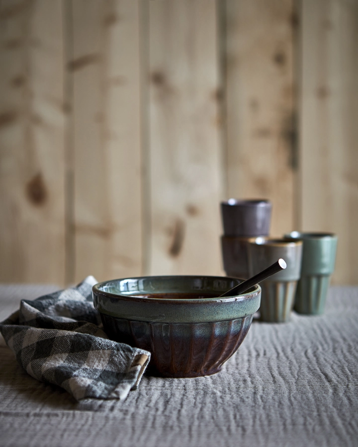 Costa skål L från Affari of Sweden och ljusgrön/flerfärgad.