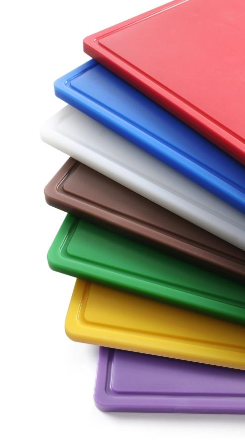 Skärbräda 53x32,5x1,5 cm och GN 1/1 med såskant från Hendi av HDPE plast.