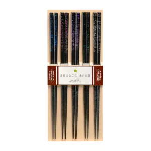 Sparkling ätpinnar och chopsticks från Kawai i svart med glitter i olika färger.
