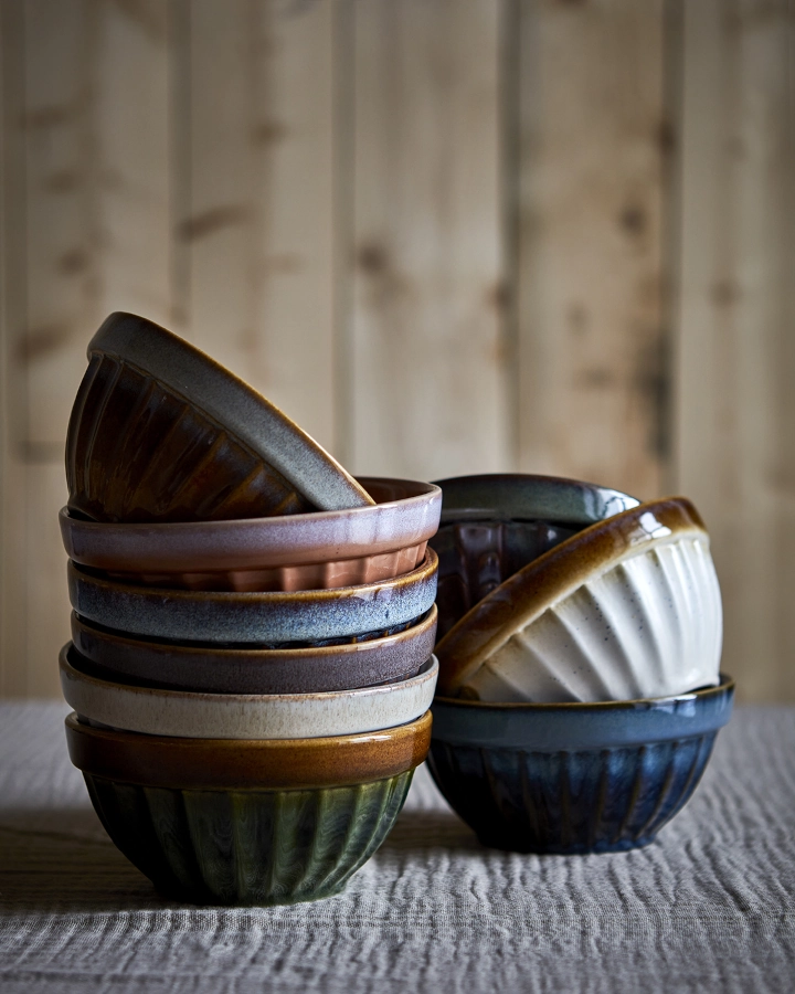 Costa skålar från Affari of Sweden i olika färger.