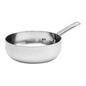 Sauteuse i rostfritt med 3-skikt som är 22 diameter cm och rymmer 2,6 liter från Patina.