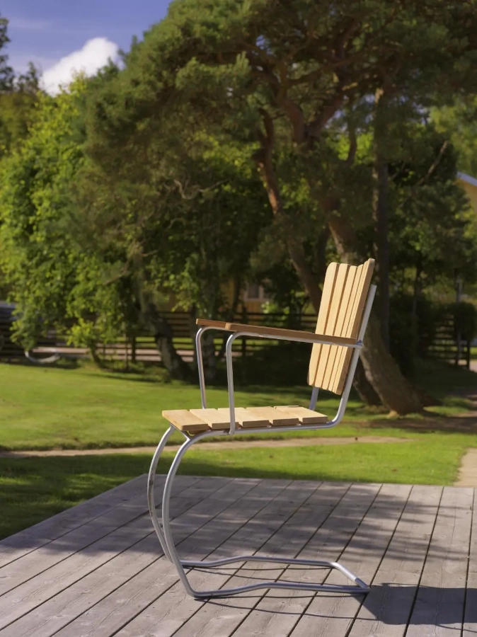 56:an karmstol från Brafab som är galvaniserad med ribbor i teak natur.