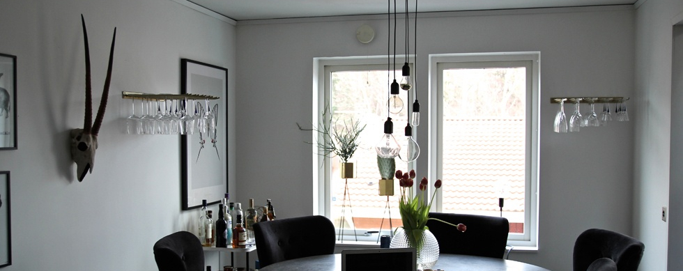 Glashängare Lido för vägg i guld och i en miljö.