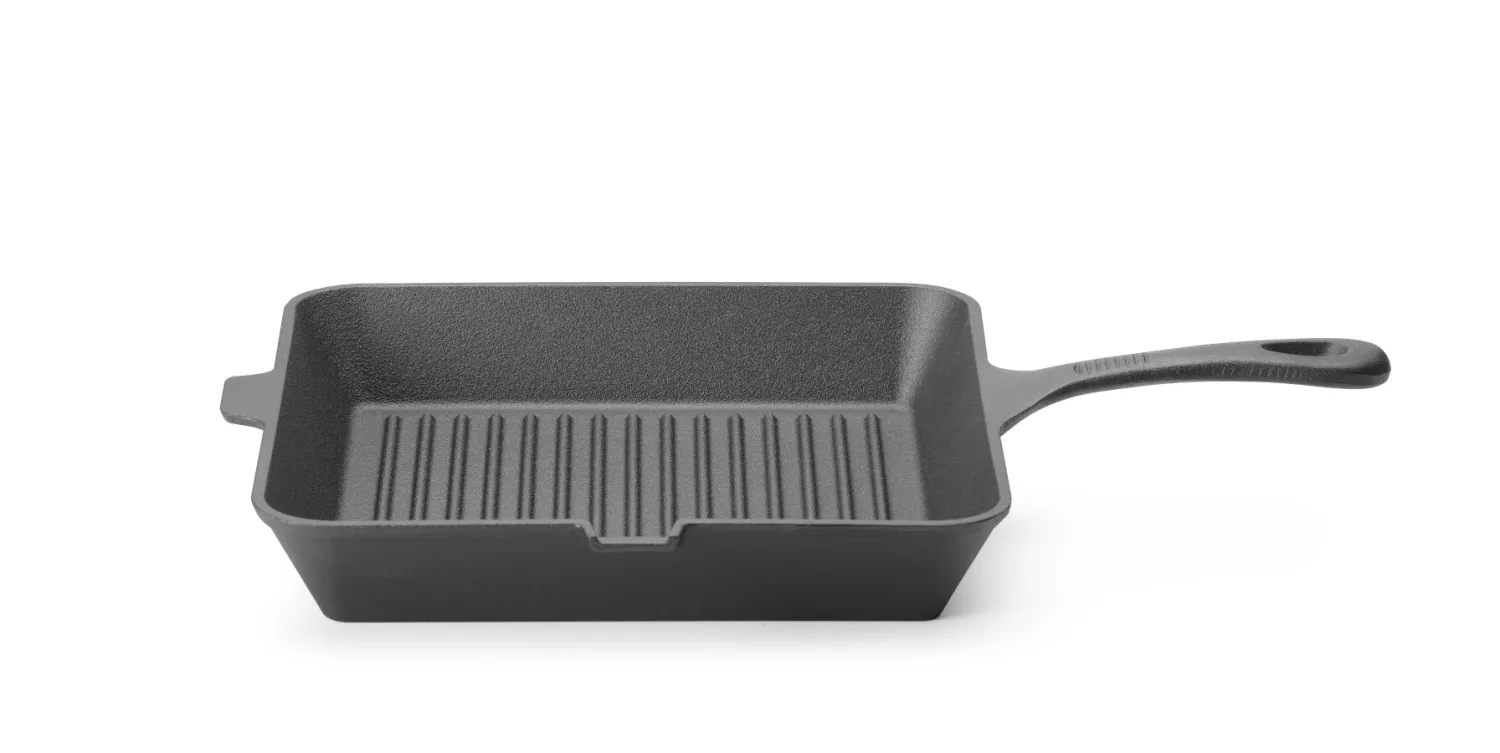Grillpanna 26,5x26,5 cm med ribbad yta av gjutjärn från Hendi.