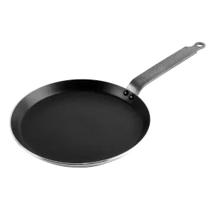 Stekpanna med låg kant som är 24 diameter cm och rymmer 0,9 liter från Exxent.