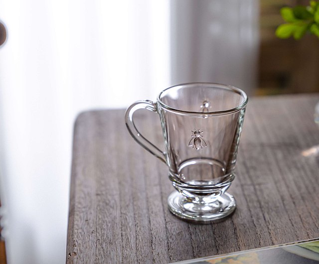 Abeille mugg 27,5 cl från La Rochère som är transparent.