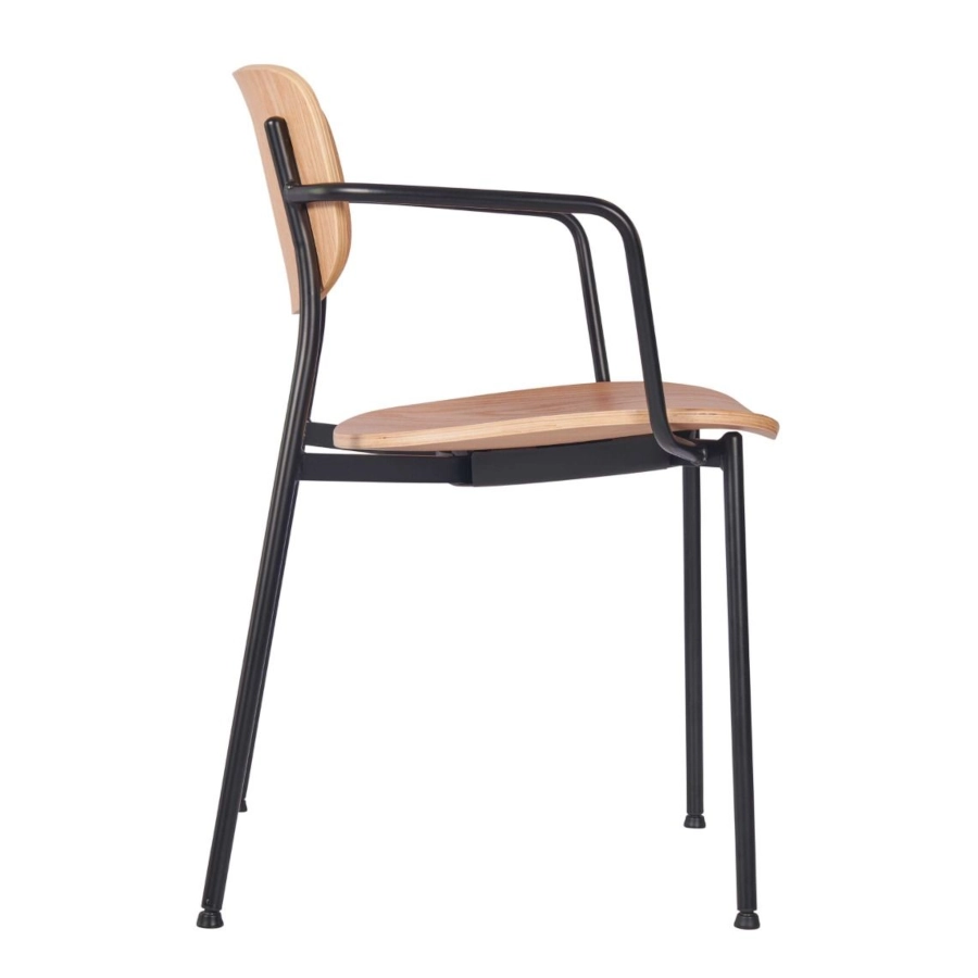 Greenwich karmstol i svart/ekplywood från Global.