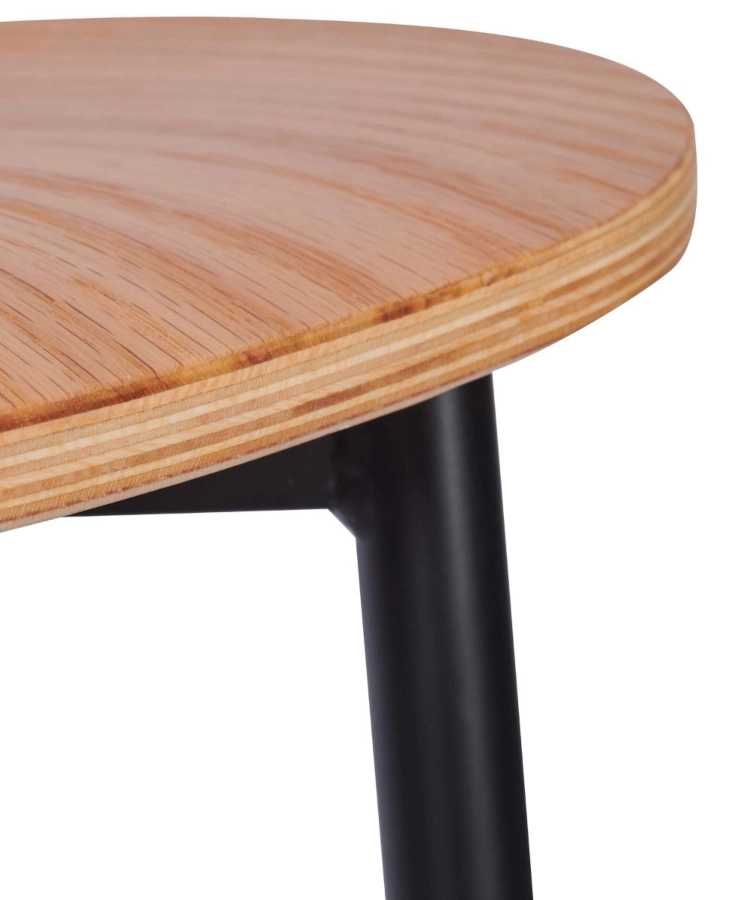 Greenwich barstol i svart/ekplywood från Global och närbild.
