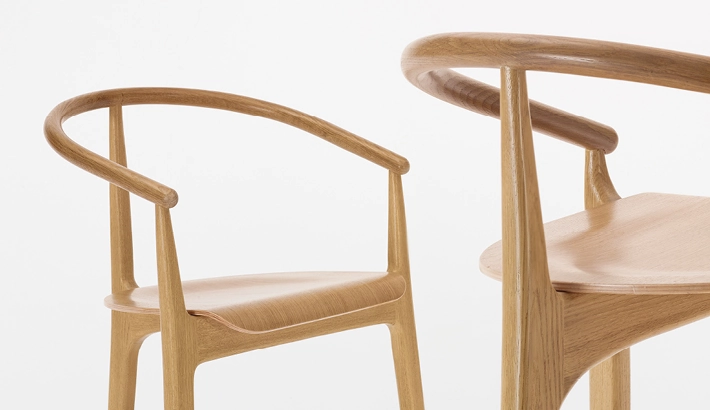 Evo serien från Paged Meble som har 3 ben.