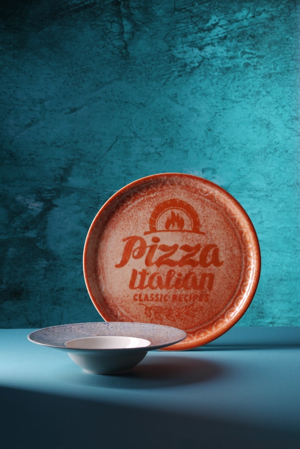 Recipe Collection Brick Red pizzatallrik och Drops pastatallrik från Hendi.