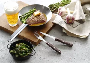 Profi Line grillgaffel och grillkniv med brunt handtag från Hendi.
