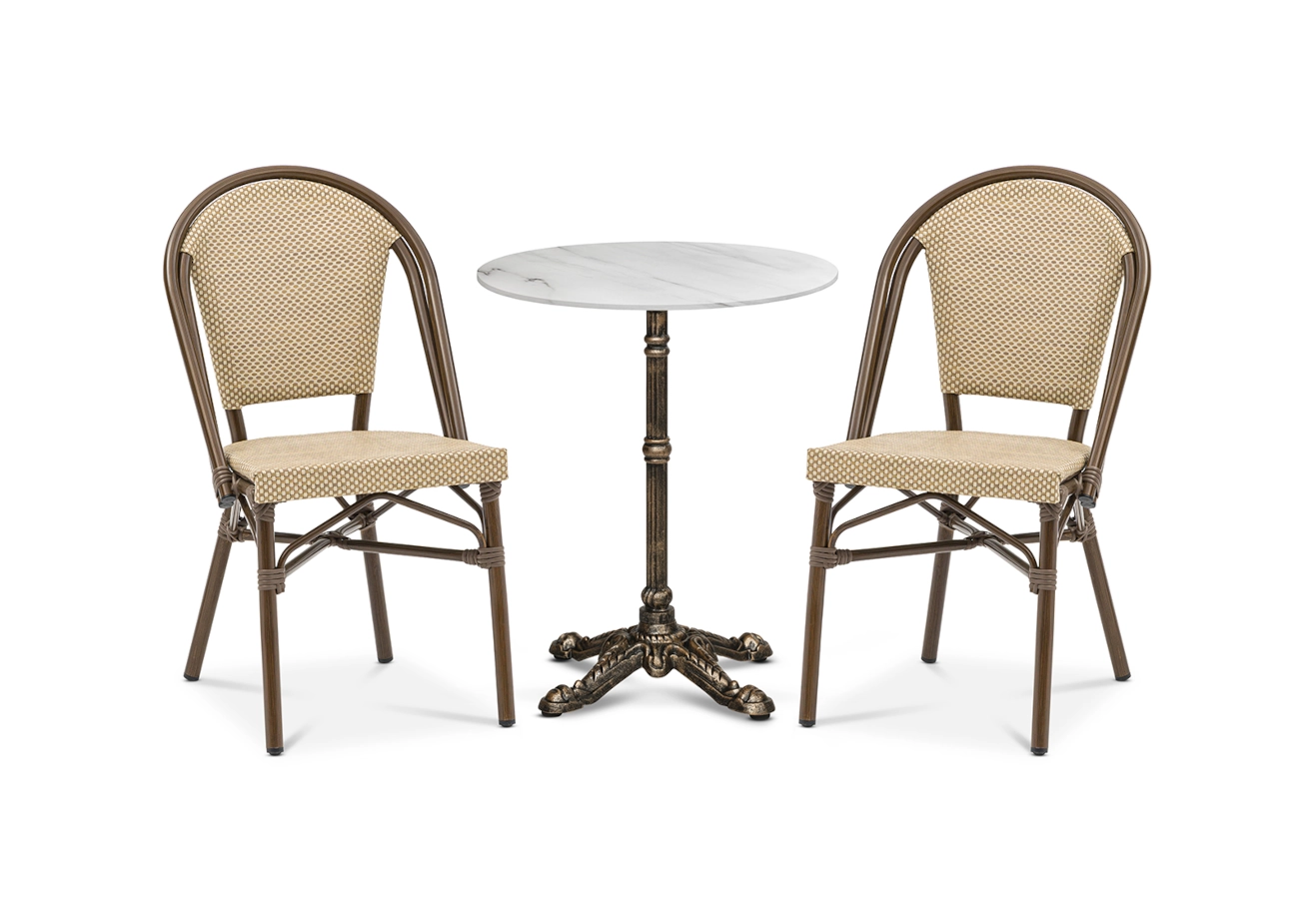 Menton stolar från Xirbi som är stapelbara och brun med brun/natur textilene.