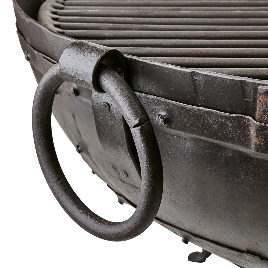 Barbeque eldkorg i medium från Affari of Sweden och närbild på handtag.