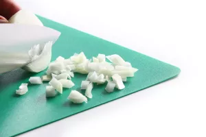 Skärbrädor från Hendi av plast som är 38x30,5 cm och i 6 olika färger enligt HACCP standard.
