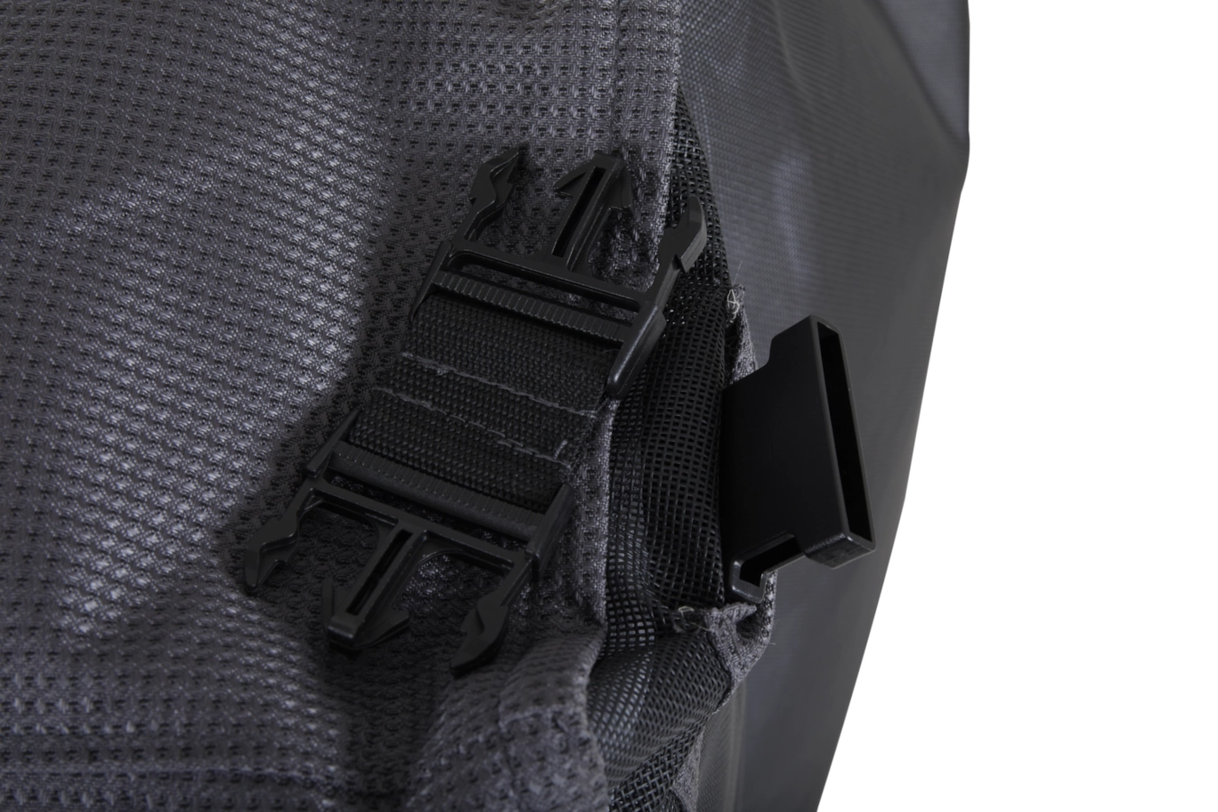 Galloway från Brafab och närbild på spännen.