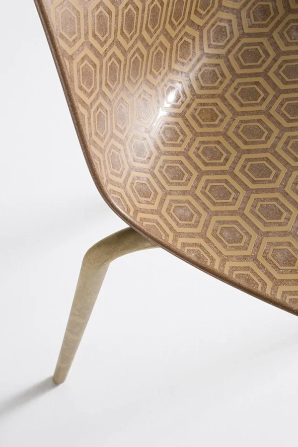 Alhambra Eco stol från Gaber och närbild på sittskal.