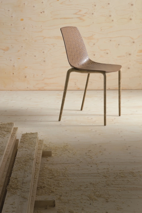 Alhambra Eco stol från Gaber i en miljö.