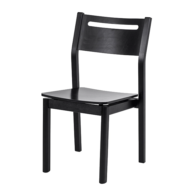 Alma stol från Inoff med träsits och svart betsad.