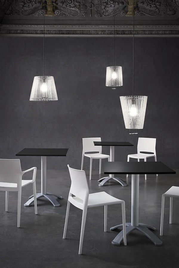 Bakhita stolar och karmstolar från Gaber i en miljö.